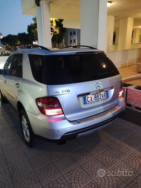 Usata Mercedes ML320 224 CV (164 kW) 2005 Grigio SUV