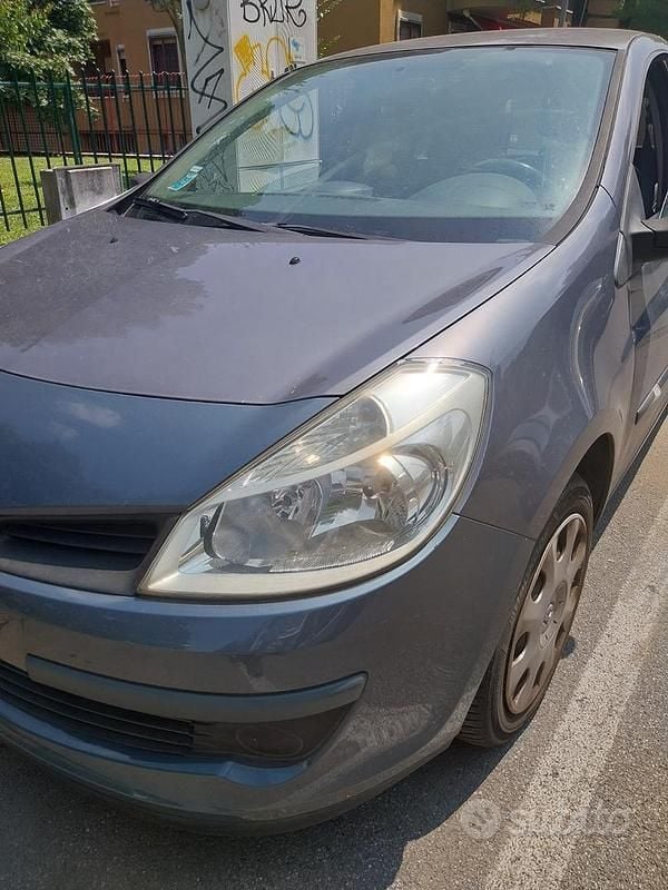 Blu Usata 2007 Renault Clio II Berlina | 2200 € (Ottimo prezzo) - Immagine 1/4