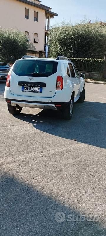 Bianco Usata 2010 Dacia Duster Lauréate SUV | 3000 € (Super prezzo) - Immagine 1/4