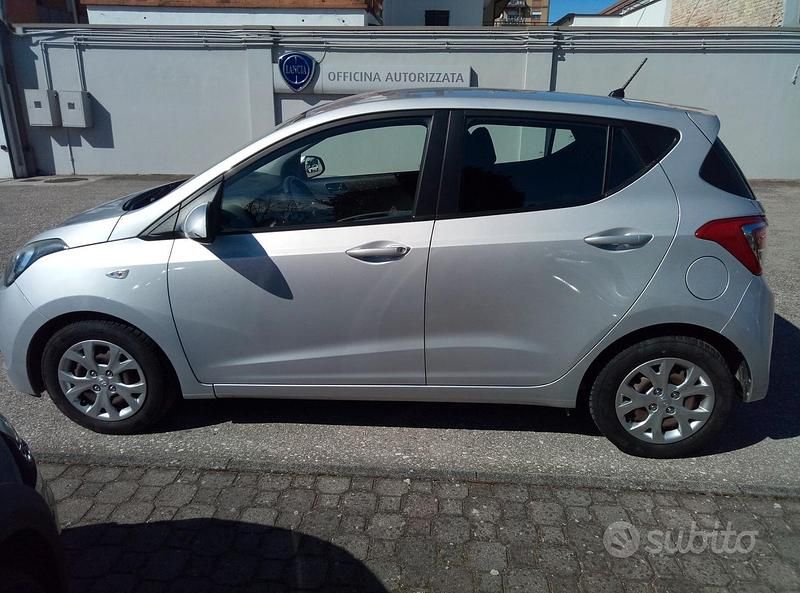 Usata Hyundai i10 Comfort 67 CV (49 kW) 2016 Grigio Utilitaria