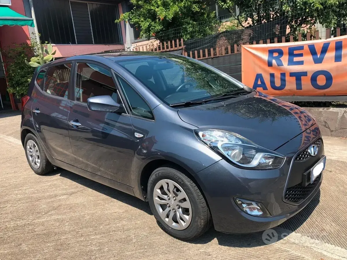 Usata Hyundai ix20 Comfort 90 CV (66 kW) 2016 Grigio Utilitaria