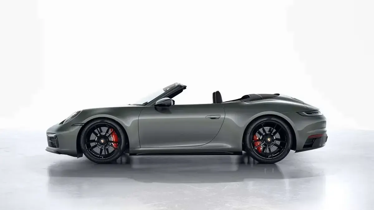 Usata Porsche 992 480 CV (353 kW) 2022 Verde adventurine Cabrio
