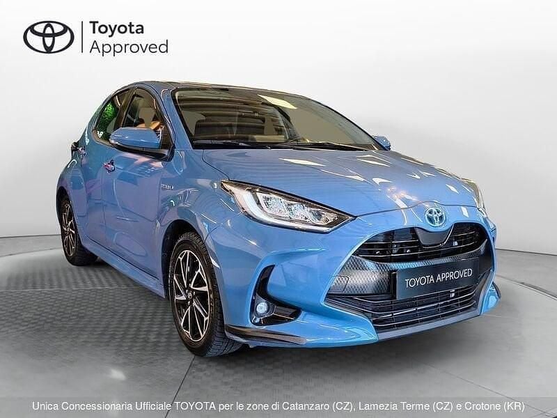 Usata Toyota Yaris Hybrid Trend 115 CV (84 kW) 2021 Blu Utilitaria