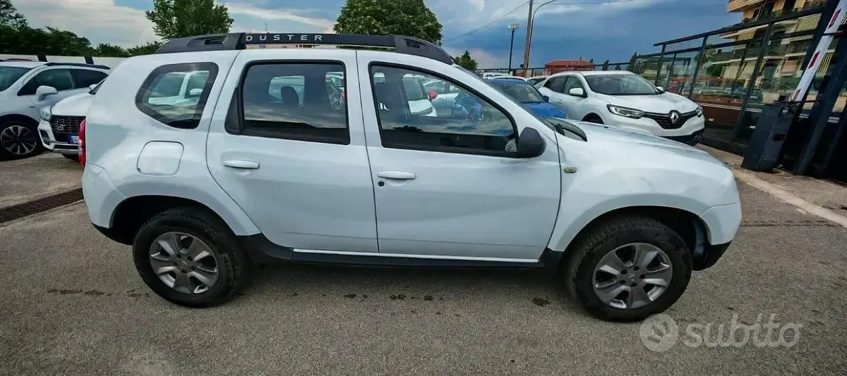 Usata Dacia Duster Lauréate 101 CV (74 kW) 2014 Bianco SUV