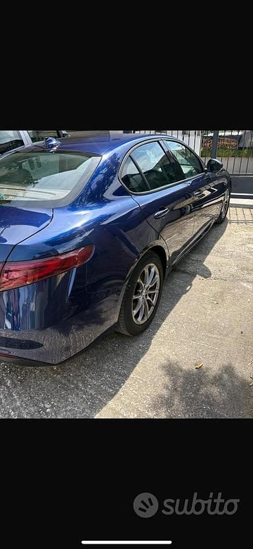 Usata Alfa Romeo Giulia 150 CV (110 kW) 2017 Blu Berlina