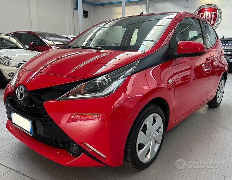 Usata Toyota Aygo X-wave 69 CV (50 kW) 2015 Rosso Utilitaria