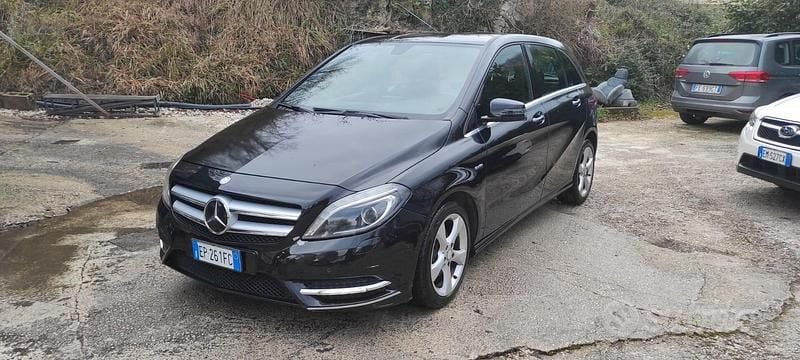 Usata Mercedes B200 Premium 135 CV (99 kW) 2012 Nero Monovolume