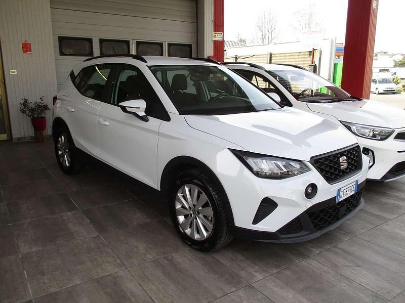 Usata Seat Arona Style 95 CV (69 kW) 2024 1 bianca e 1 grigia SUV