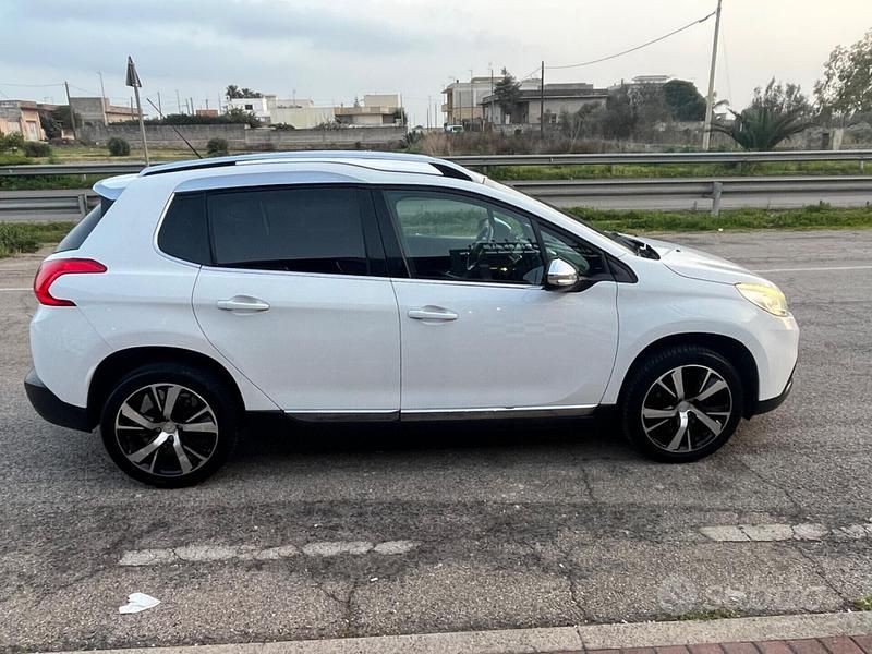 Usata Peugeot 2008 Allure 99 CV (72 kW) 2016 Bianco SUV