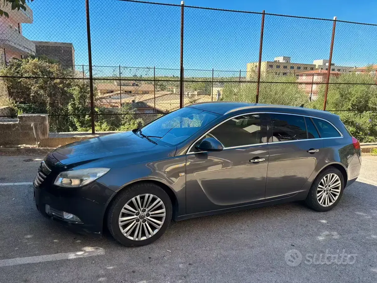 Usata Opel Insignia 160 CV (117 kW) 2012 Grigio Station wagon