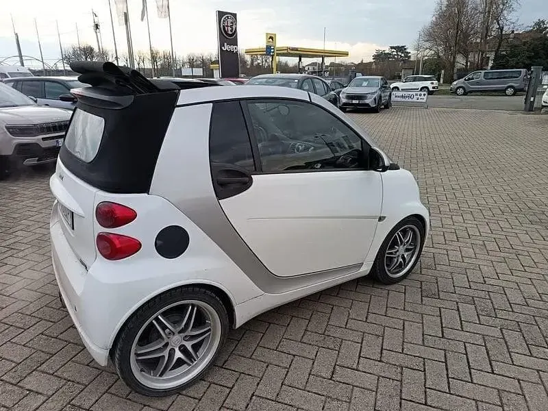 Usata Smart ForTwo Cabrio Brabus 98 CV (72 kW) 2010 Bianco Cabrio