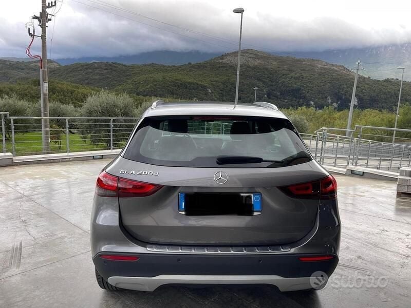 Usado Mercedes GLA200 Business 150 CV (110 kW) 2022 Gris SUV