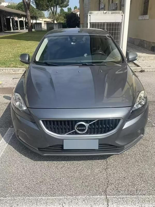Usata Volvo V40 Business Edition 2017 Grigio Berlina