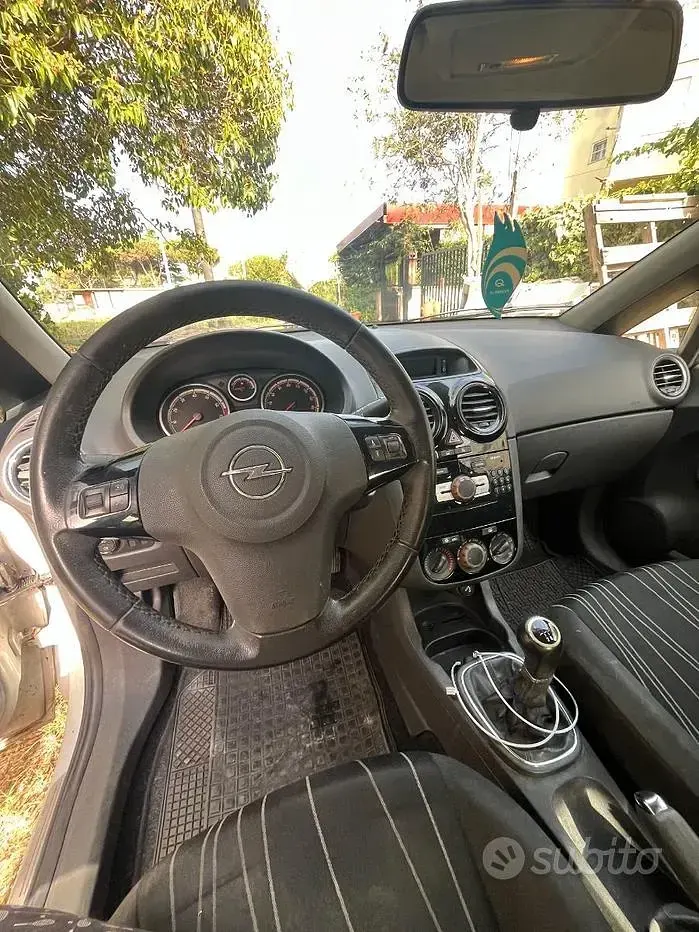 Usata Opel Corsa 65 CV (47 kW) 2011 Bianco Utilitaria