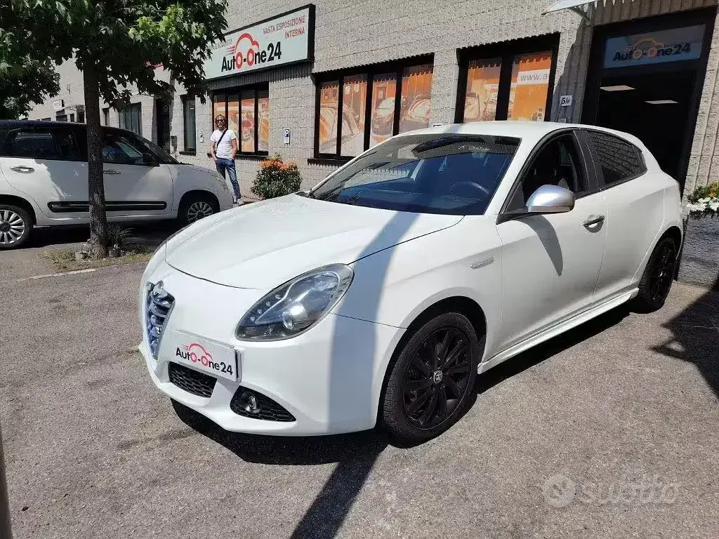 Usata Alfa Romeo Giulietta Exclusive 141 CV (103 kW) 2012 Bianco metallizzato Utilitaria