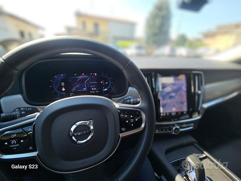 Usata Volvo V90 197 CV (144 kW) 2024 Grigio Station wagon