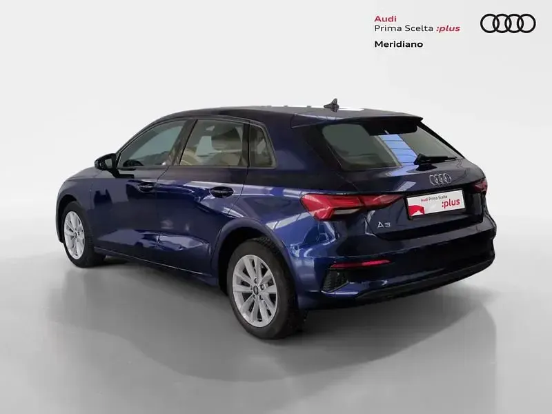 Usata Audi A3 Business 116 CV (85 kW) 2023 Blu navarra metallizzato Berlina