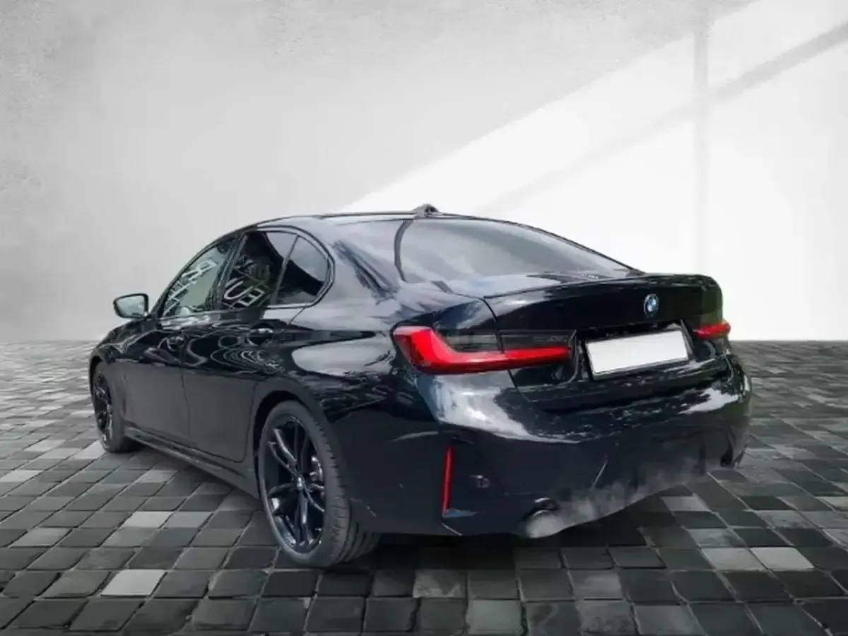 Usata BMW 330 M Sport 245 CV (180 kW) 2024 Black sapphire metallic Berlina