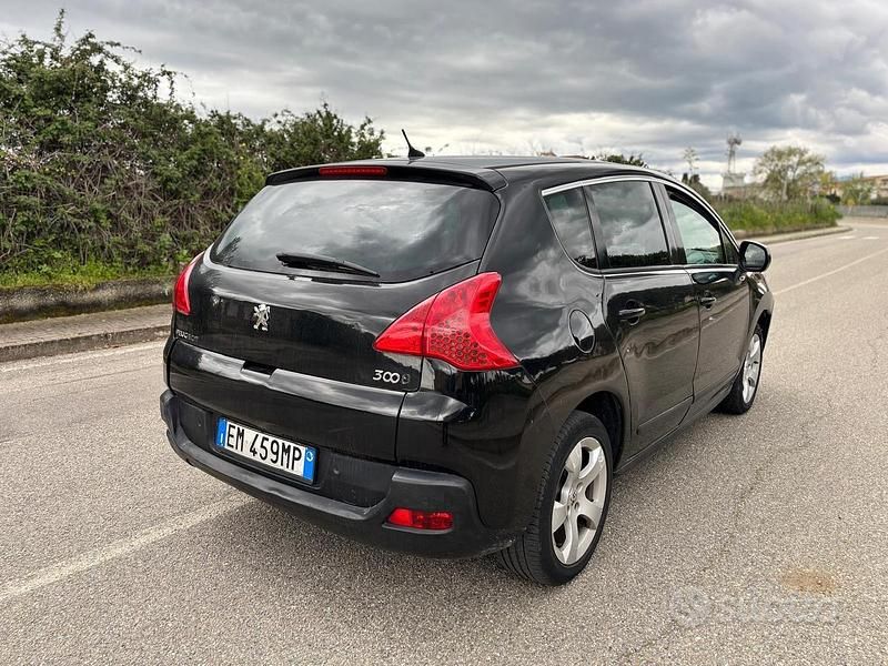 Usata Peugeot 3008 112 CV (82 kW) 2012 Nero Station wagon