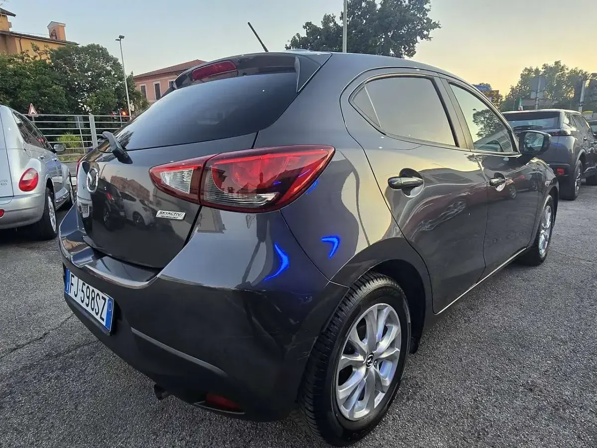 Usata Mazda 2 Exceed 105 CV (77 kW) 2017 Grigio Utilitaria
