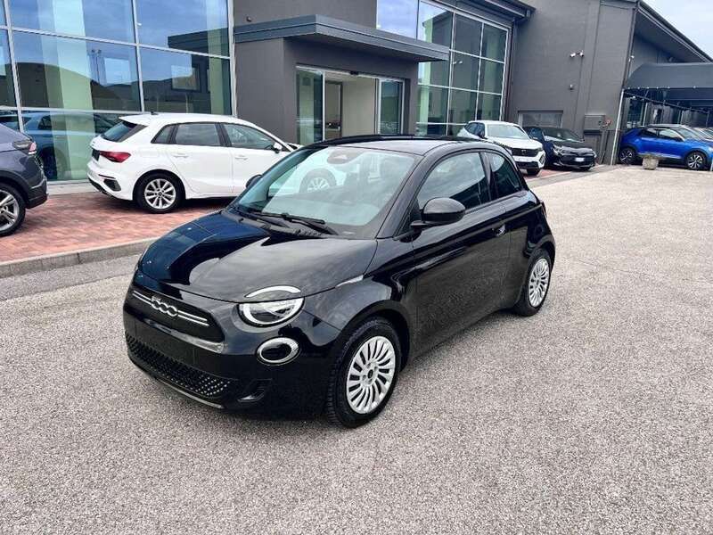 Usata Fiat 500e Action 86 kW (118 CV) 2022 Nero Berlina