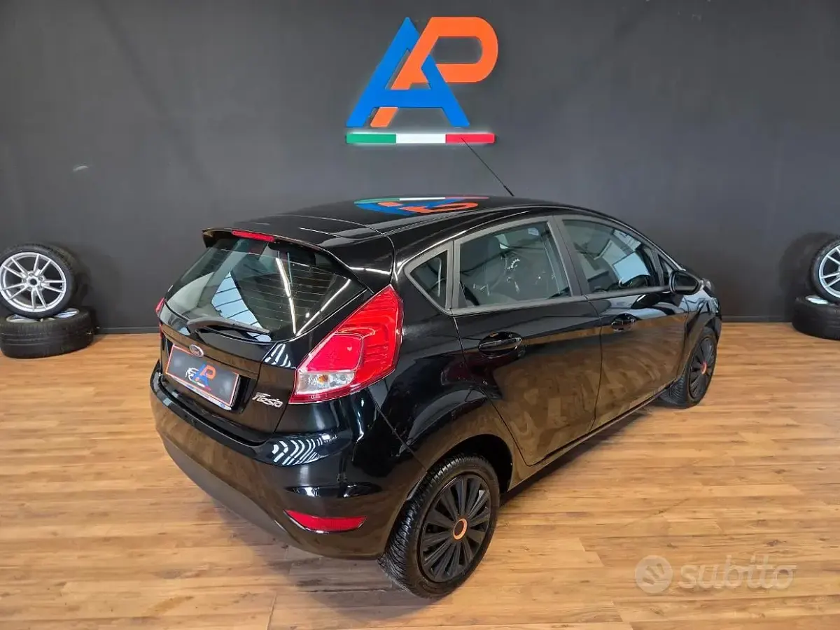 Usata Ford Fiesta Titanium 95 CV (69 kW) 2017 Nero Utilitaria