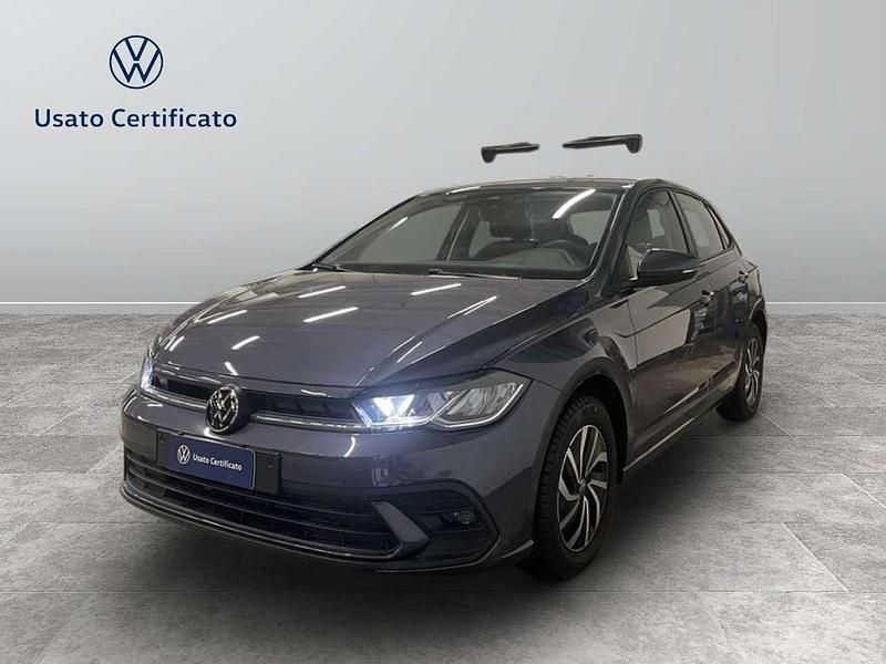 Smoky grey metallizzato Usata 2023 VW Polo Life Tre volumi | 18.900 € (Buon prezzo) - Immagine 1/4