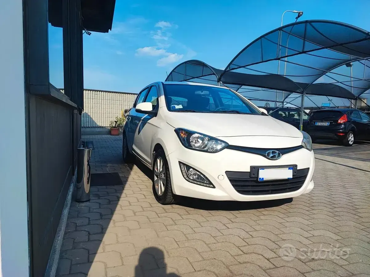 Usata Hyundai i20 85 CV (62 kW) 2013 Bianco Utilitaria