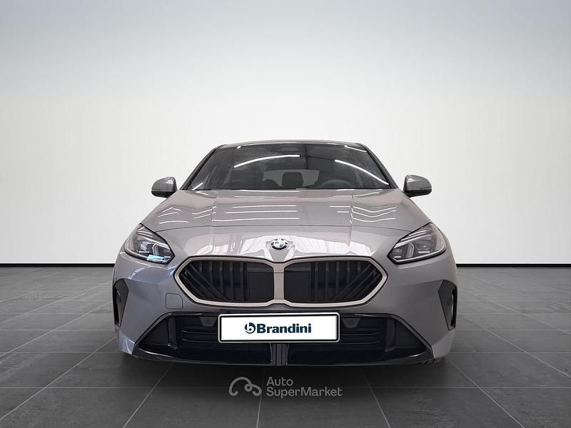 Nuova BMW 118 150 CV (110 kW) 2026 Skyscraper grey metallic Utilitaria