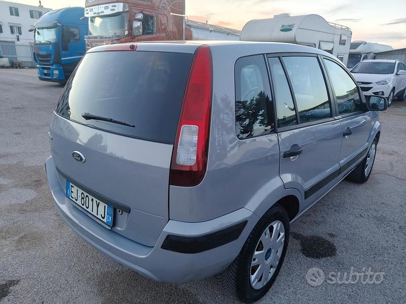 Usata Ford Fusion 80 CV (58 kW) 2011 Grigio Berlina