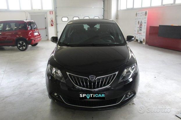 Usata Lancia Ypsilon Gold 69 CV (50 kW) 2023 Nero Utilitaria