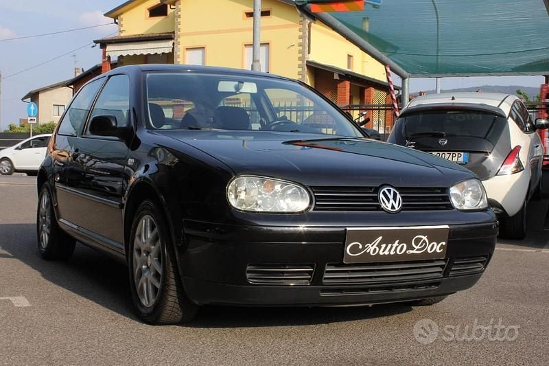 Usata VW Golf IV Highline 105 CV (77 kW) 2003 Nero Berlina
