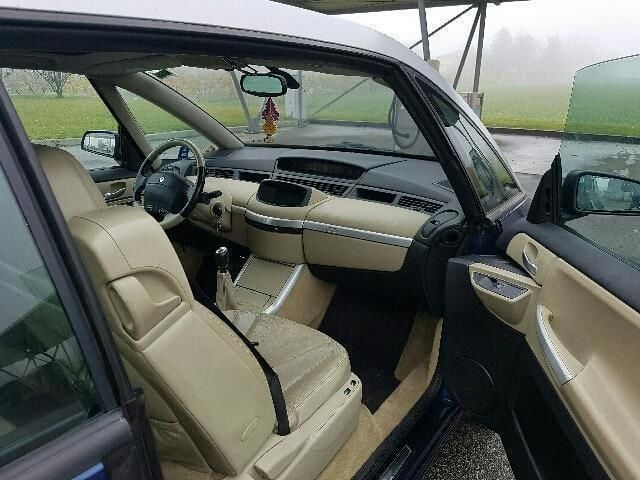 7c7ab3b2-48ed-44d1-90cd-2d774725e383_renault-avantime-2-2-16v-dci-privilege.jpg