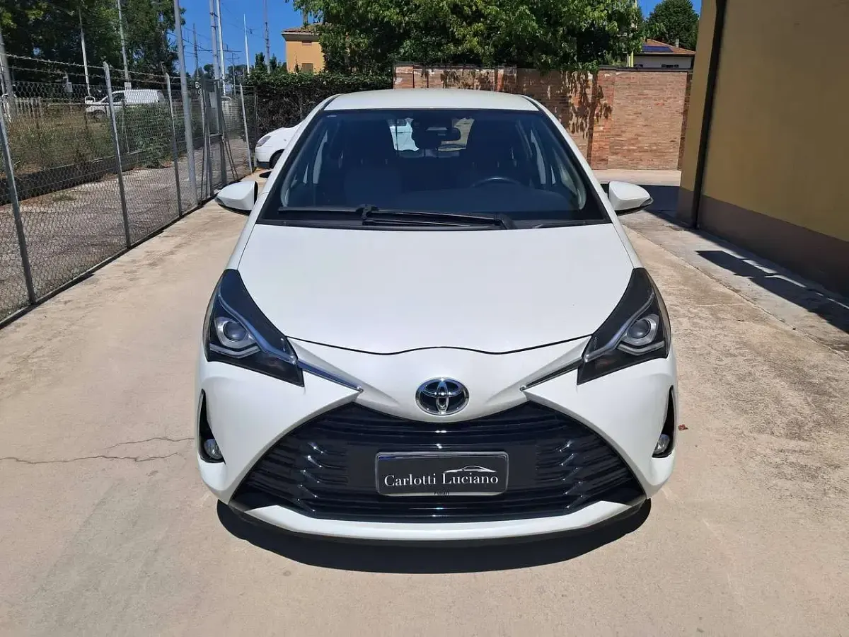Usata Toyota Yaris Active 69 CV (50 kW) 2018 Perla Berlina