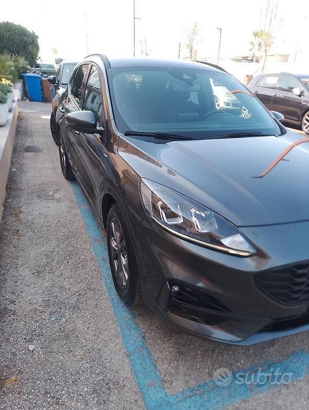 Usata Ford Kuga 120 CV (88 kW) 2022 SUV