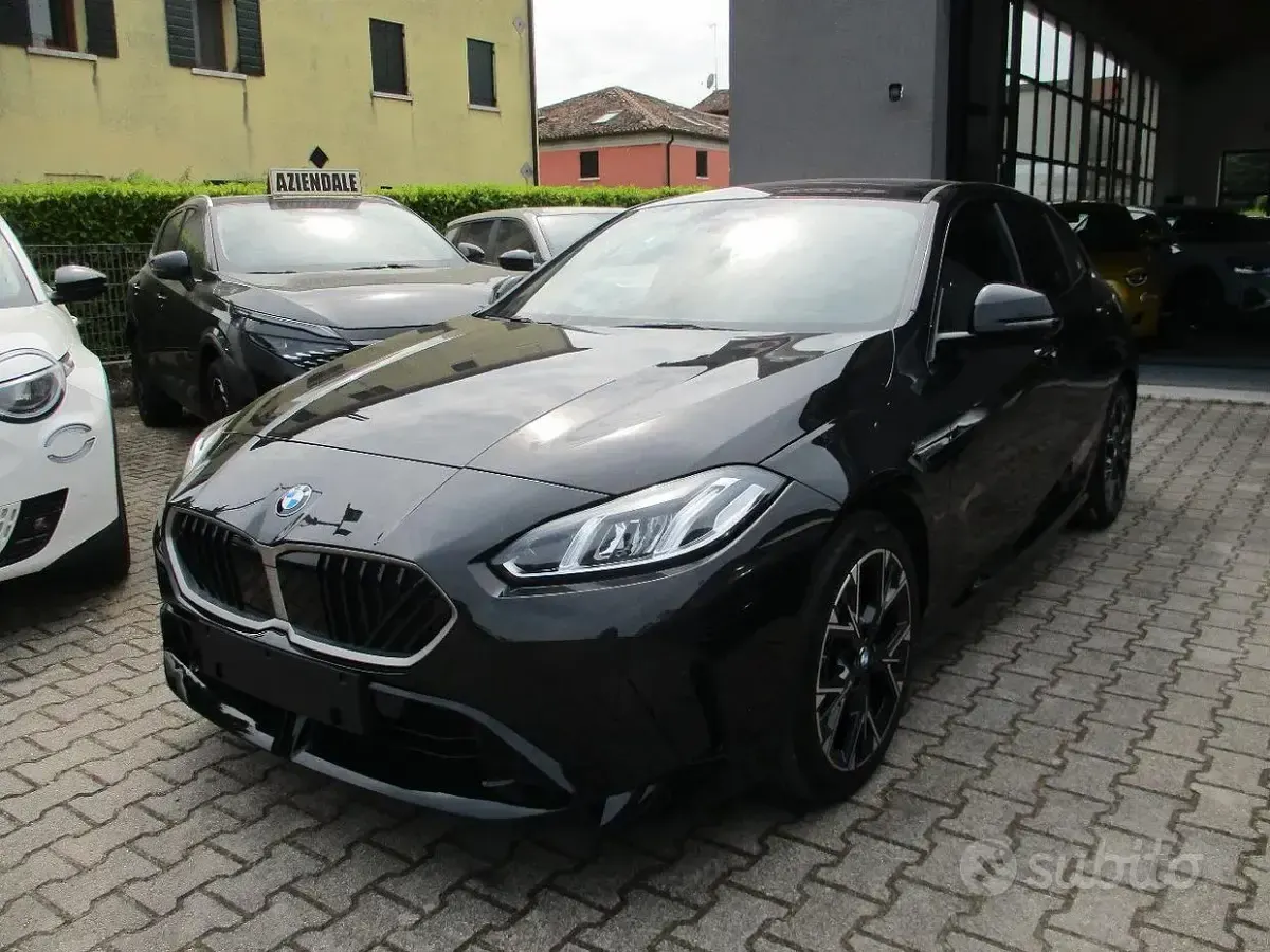 Usata BMW 120 M Sport 170 CV (125 kW) 2025 Nero Utilitaria