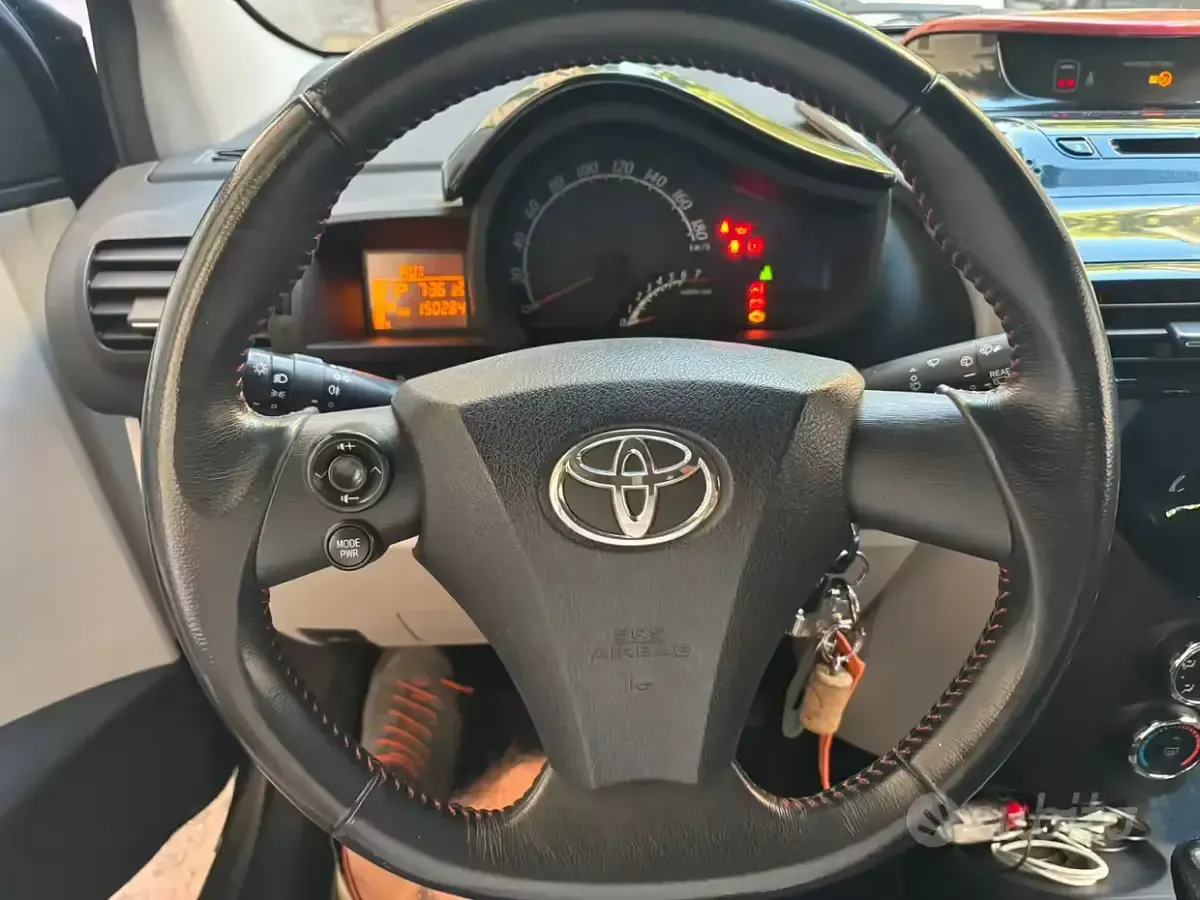 Usata Toyota iQ Lounge 68 CV (50 kW) 2011 Grigio Utilitaria