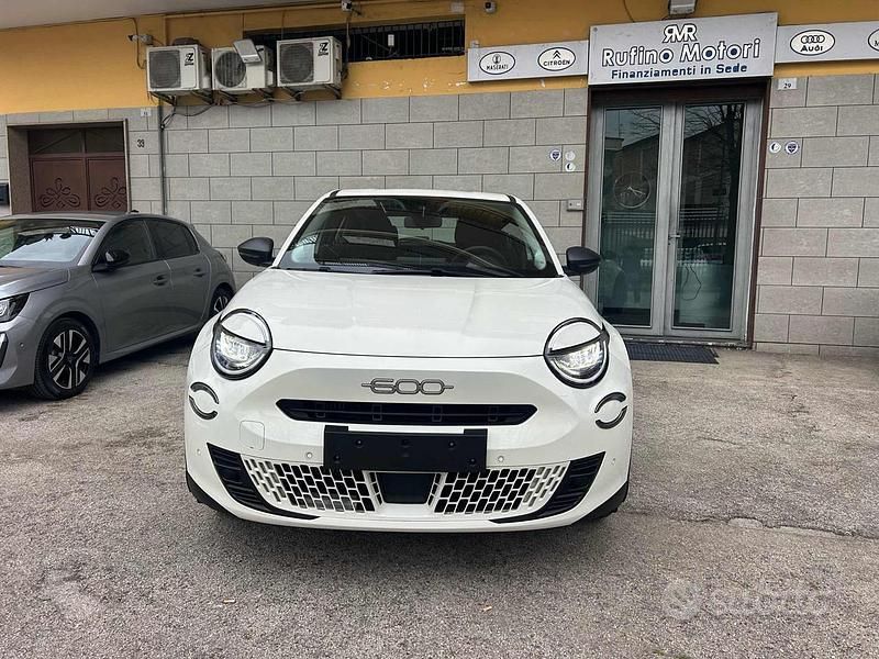 Usata Fiat 600 100 CV (73 kW) 2025 Bianco SUV