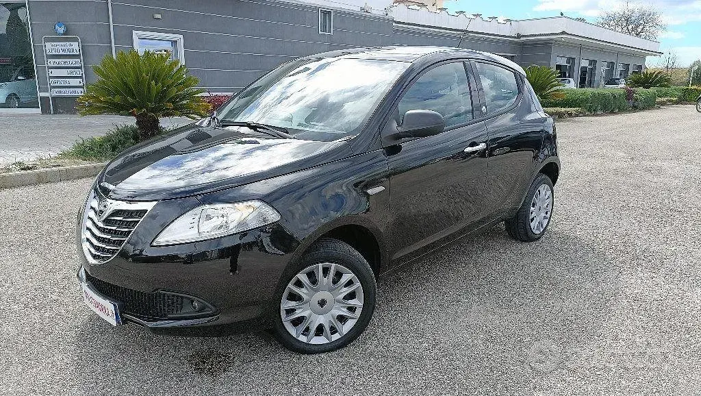 Usata Lancia Ypsilon 85 CV (62 kW) 2013 Nero Utilitaria