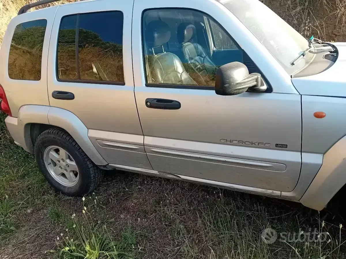 Usata Jeep Cherokee 143 CV (105 kW) 2004 SUV