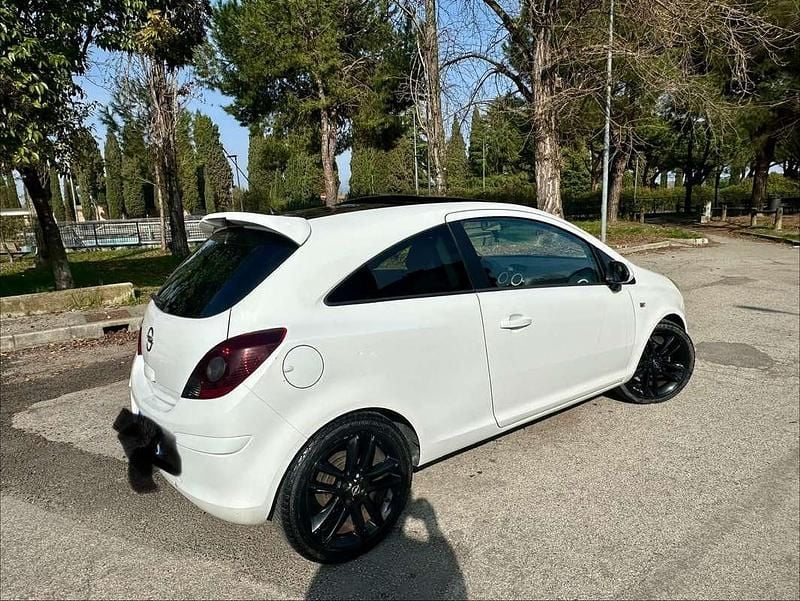 Usata Opel Corsa 86 CV (63 kW) 2012 Bianco Utilitaria