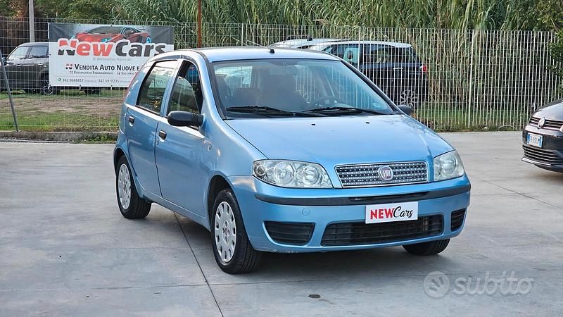 Usata Fiat Punto Active 60 CV (44 kW) 2010 Blu Berlina