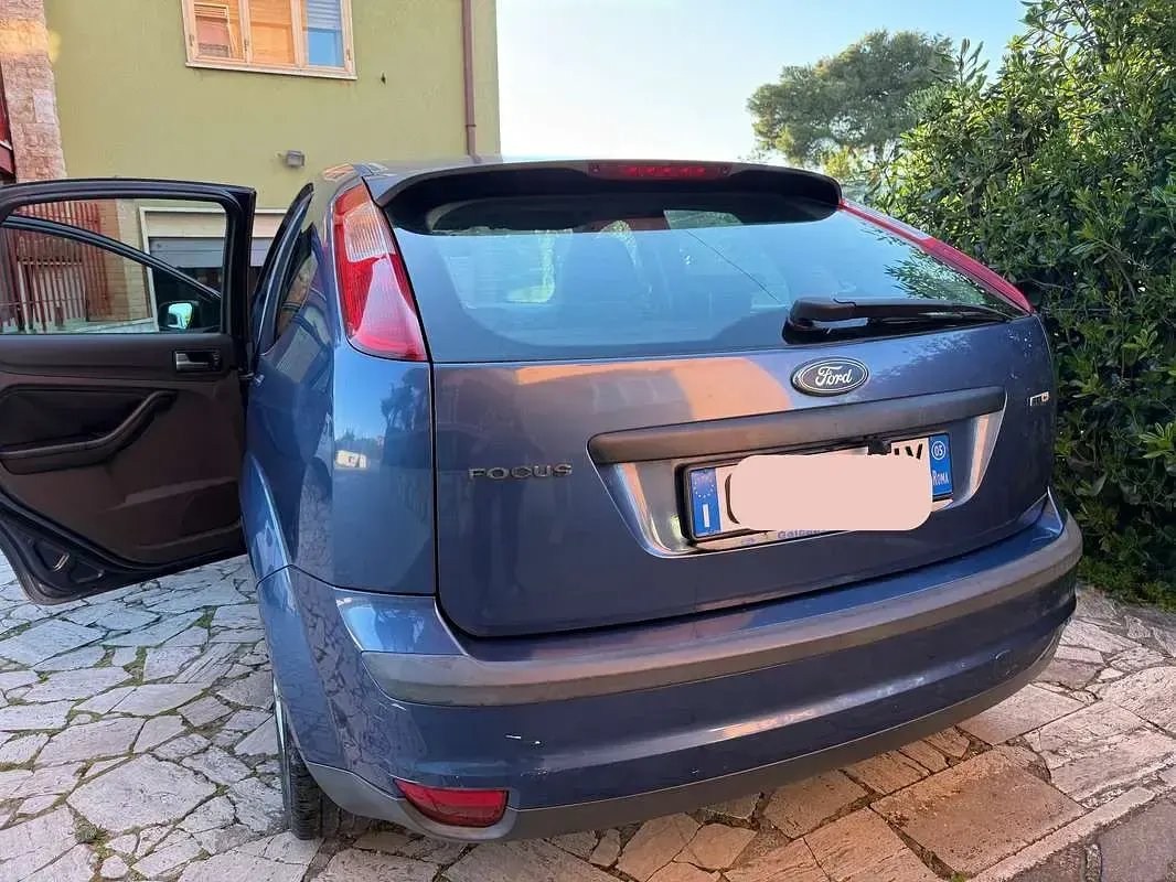 Usata Ford Focus 116 CV (85 kW) 2005 Blu/azzurro Berlina