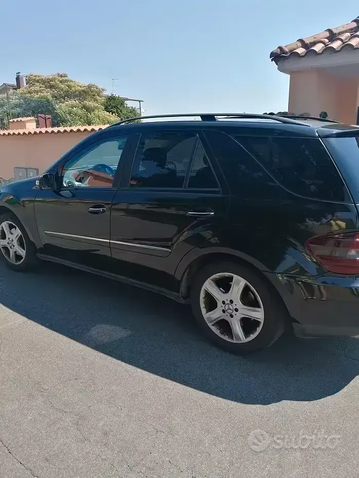 Usata Mercedes ML320 224 CV (164 kW) 2007 Nero SUV