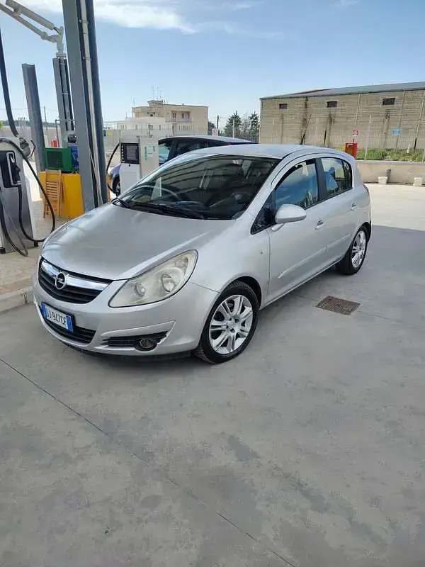 Usata Opel Corsa Cosmo 90 CV (66 kW) 2007 Grigio Utilitaria