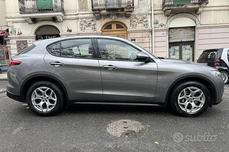 Usata Alfa Romeo Stelvio Ti 190 CV (139 kW) 2020 Grigio SUV