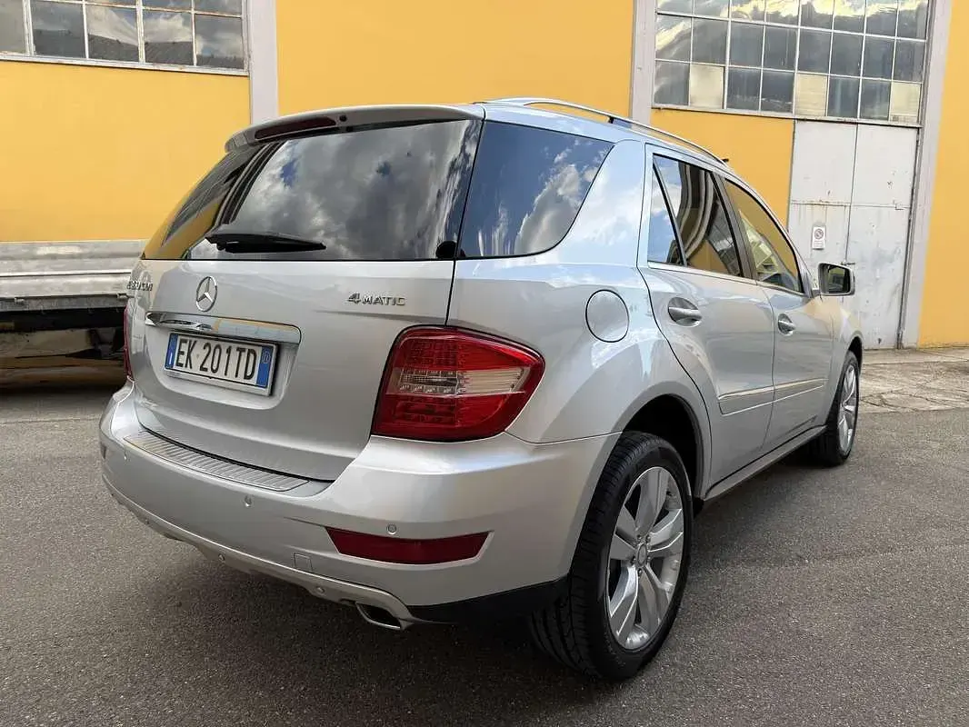 Usata Mercedes ML350 231 CV (169 kW) 2011 Argento SUV