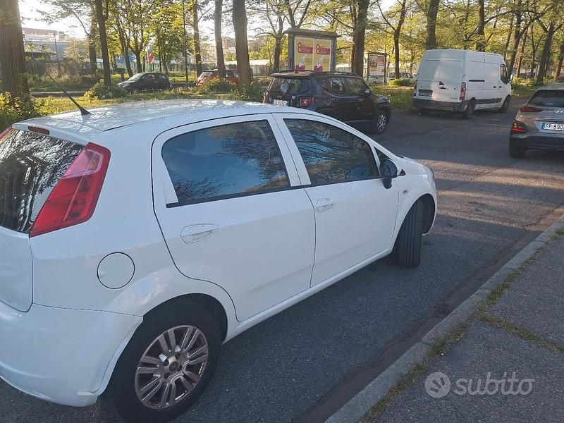 Usata Fiat Grande Punto 75 CV (55 kW) 2011 Bianco Utilitaria