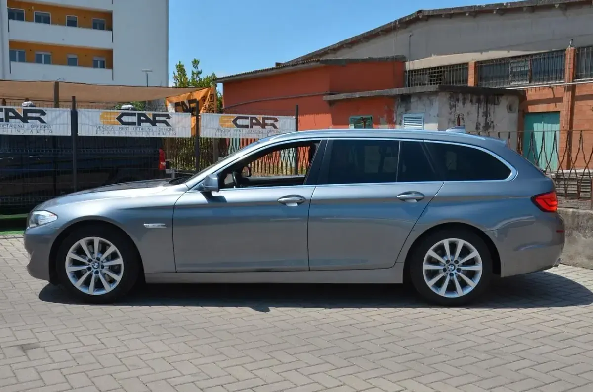 Usata BMW 525 Comfort Edition 218 CV (160 kW) 2013 Argento Berlina