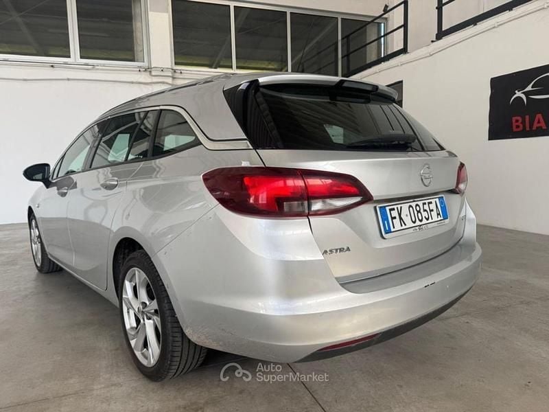 Usata Opel Astra 110 CV (80 kW) 2017 Gray Station wagon